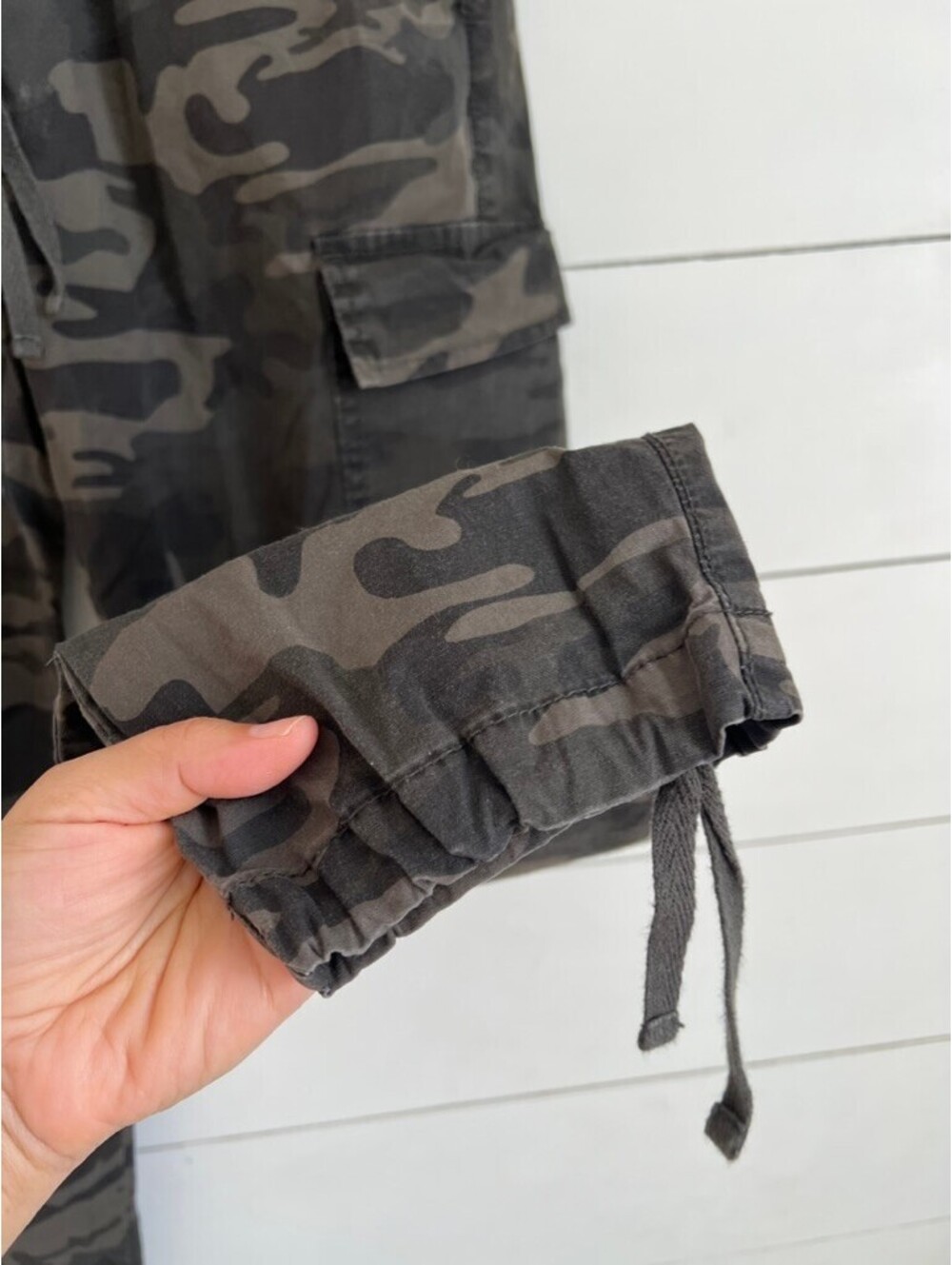 Sanctuary Camouflage Lightweight Cargo Joggers Women's Size Small Streetwear - Picture 3 of 7